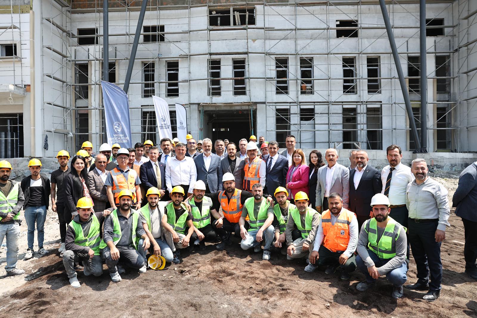 BAŞKAN ÖNTÜRK, DÖRTYOL SPOR SALONU İNŞAATINI DETAYLI ŞEKİLDE KONTROL ETTİ