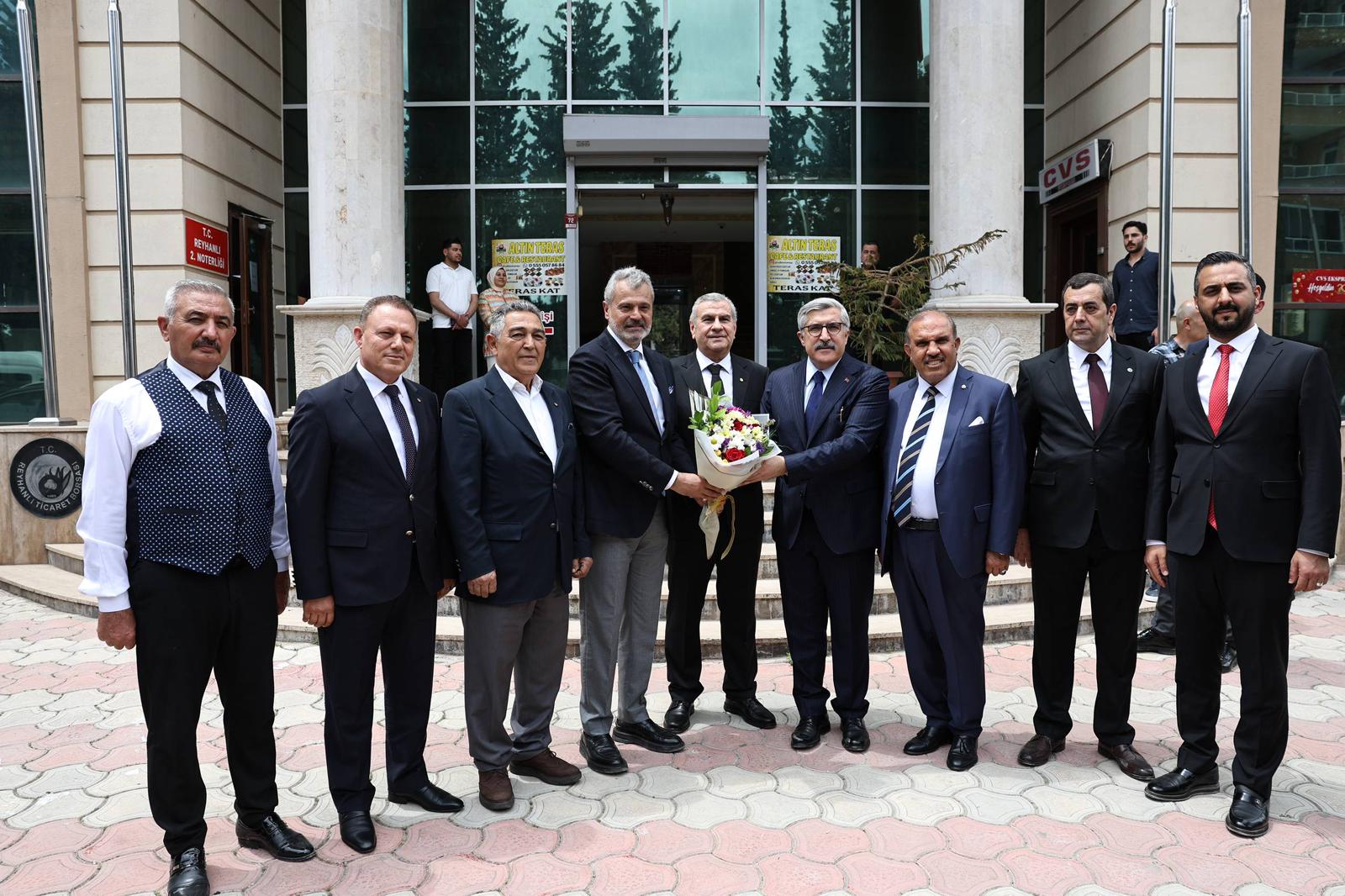 BAŞKAN ÖNTÜRK REYHANLI’DA TİCARET KURUMLARINI ZİYARET ETTİ