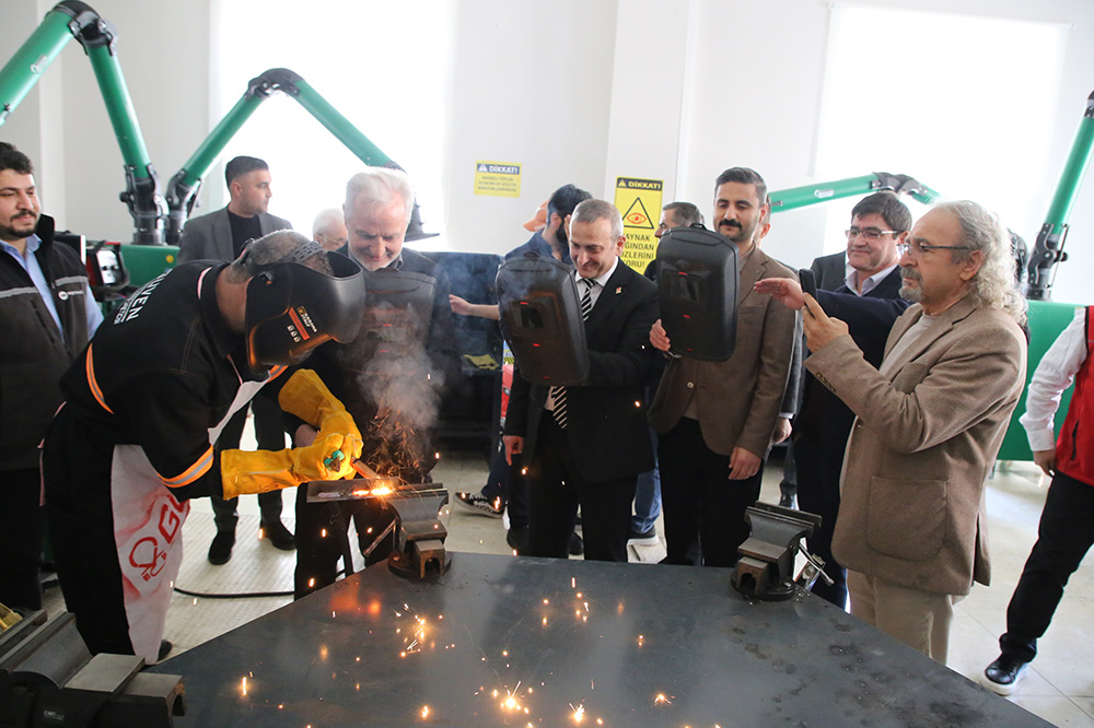 HAKİM İLE METAL SEKTÖRÜNE NİTELİKLİ KAYNAKÇI DESTEĞİ