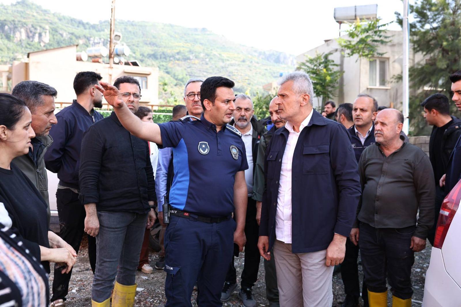 BAŞKAN ÖNTÜRK, SAHADA İNCELEMELER YAPIYOR