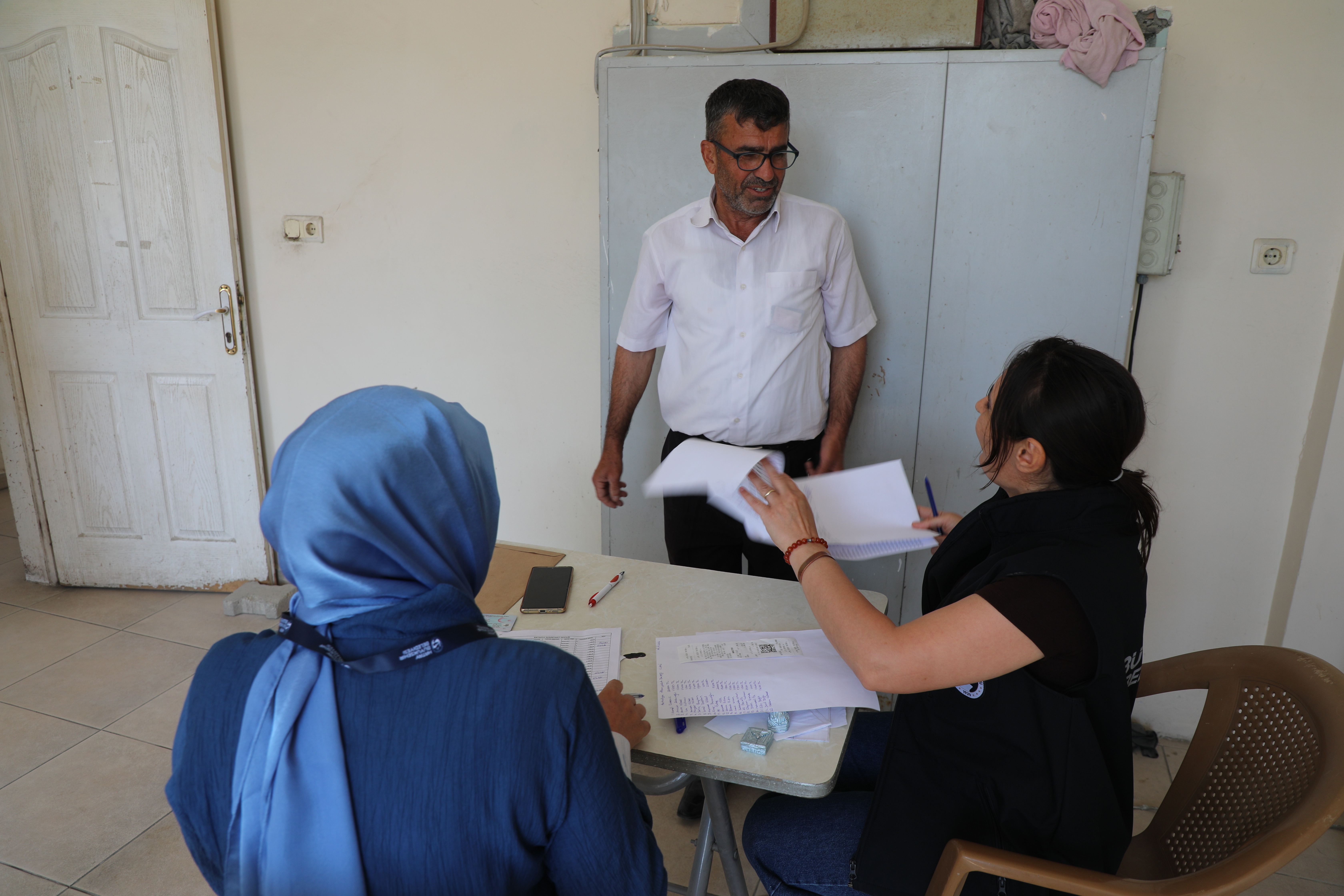 HBB ÜRETEN ÇİFTÇİNİN YANINDA 