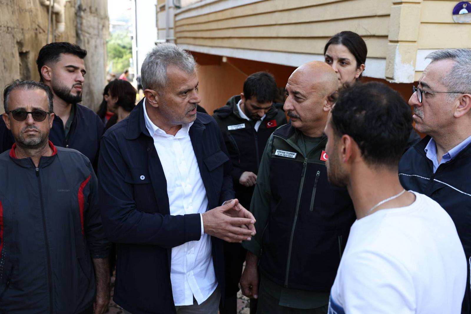 BAŞKAN ÖNTÜRK, SAHADA İNCELEMELER YAPIYOR