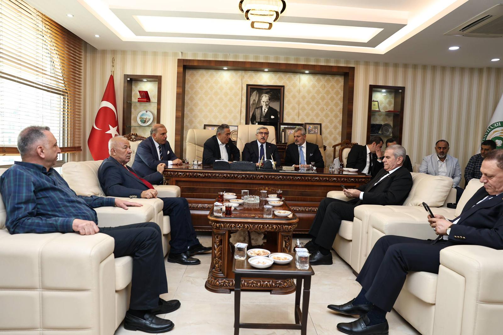 BAŞKAN ÖNTÜRK REYHANLI’DA TİCARET KURUMLARINI ZİYARET ETTİ