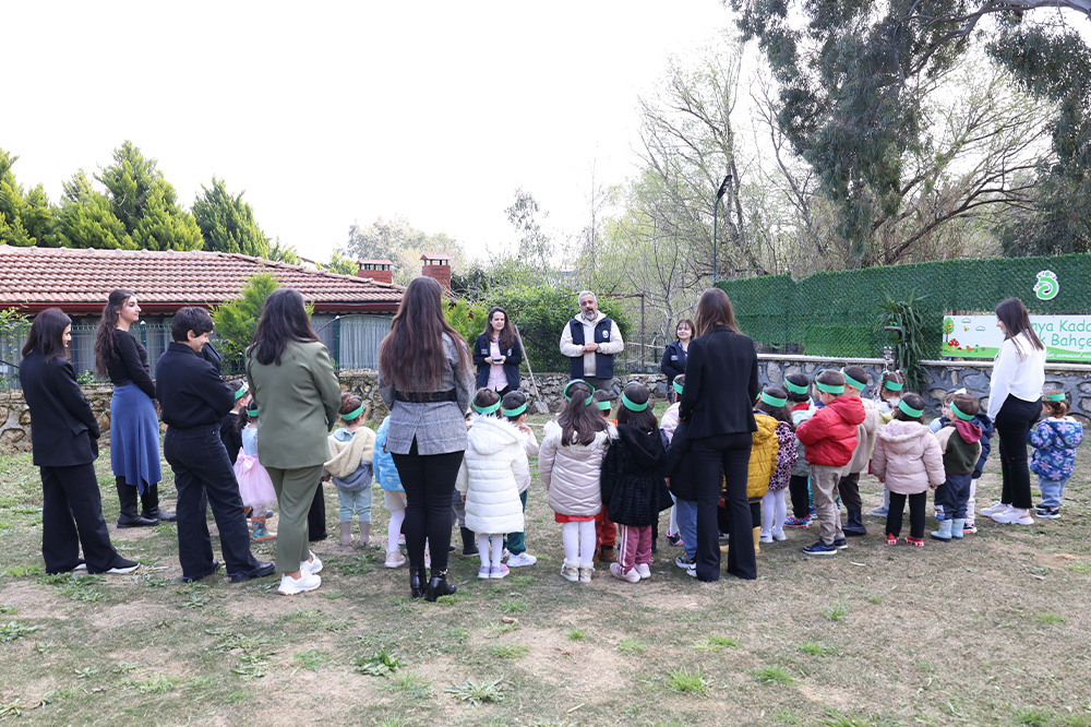 MİNİKLER, HBB İLE OKULLARINI AĞAÇLANDIRIYOR