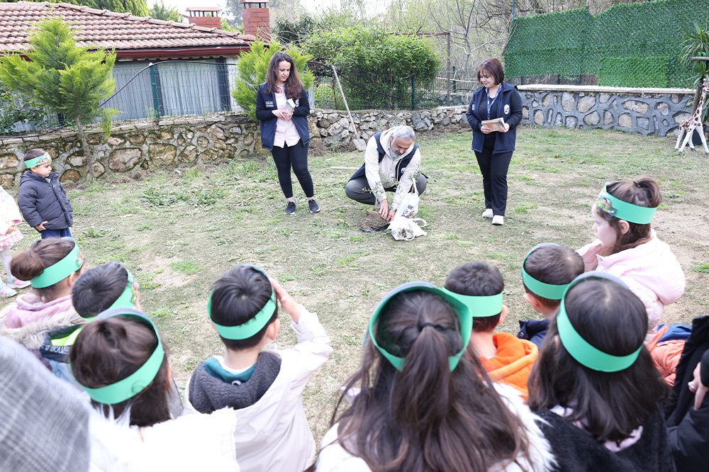 MİNİKLER, HBB İLE OKULLARINI AĞAÇLANDIRIYOR