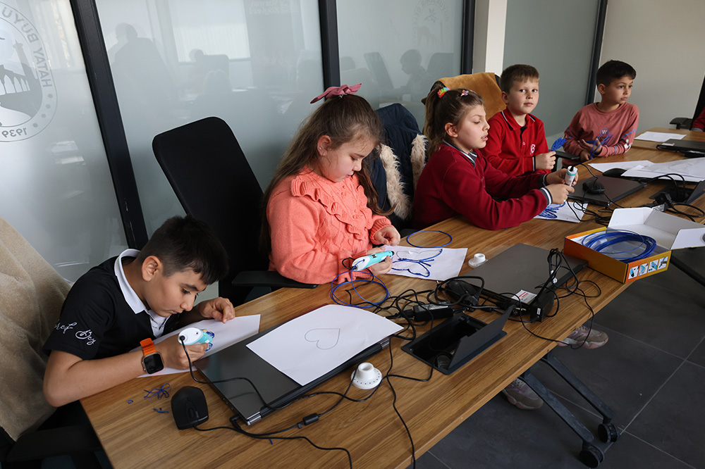 HATAY GENÇLERİ BİLİMDE ÖNE ÇIKIYOR