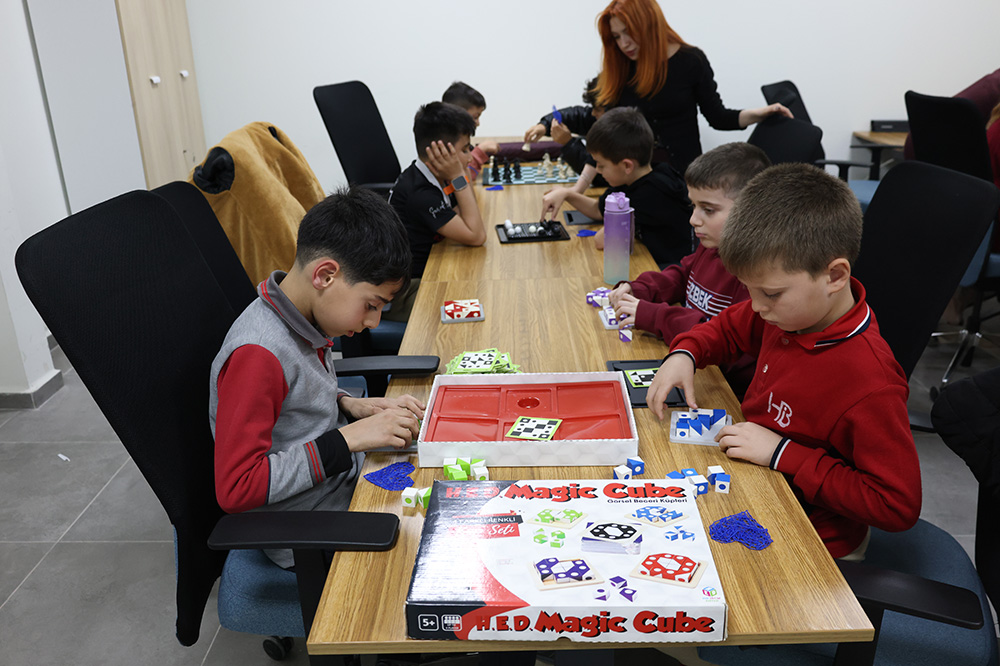 HATAY GENÇLERİ BİLİMDE ÖNE ÇIKIYOR