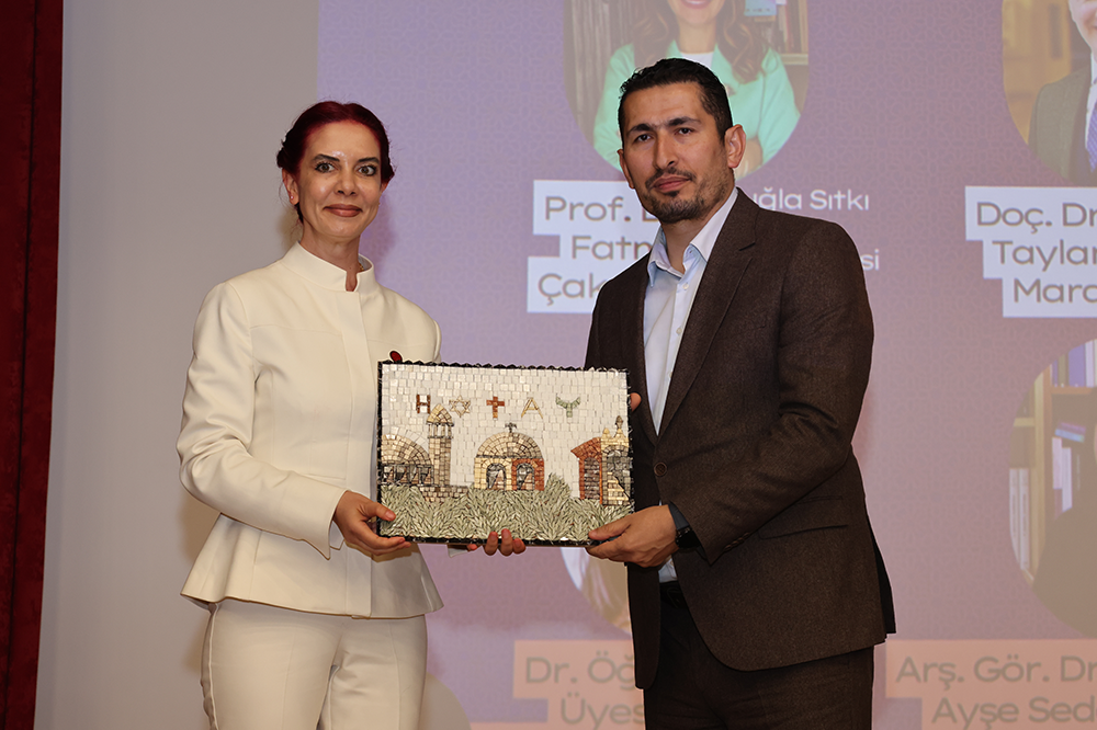 ÜNİVERSİTELER ARASI BİLGİ YARIŞMASININ AÇILIŞ TÖRENİ YAPILDI