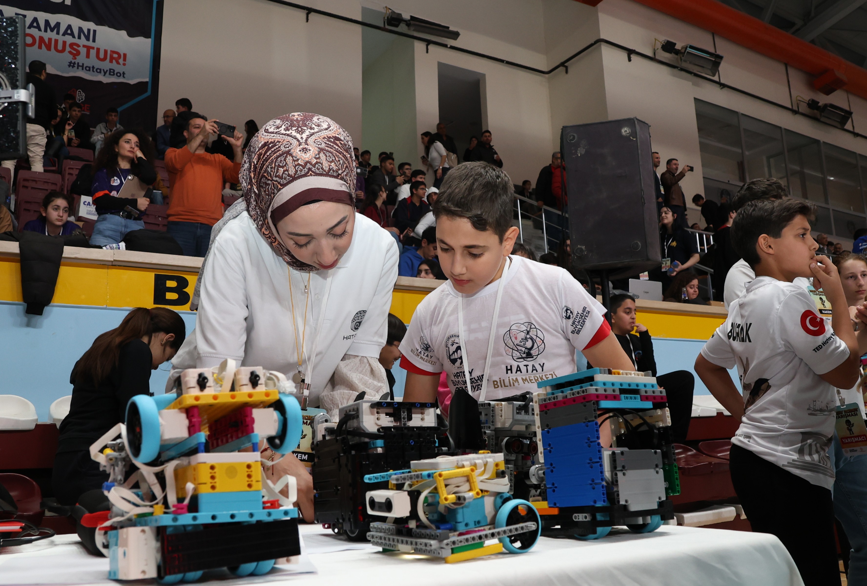 HATAYBOT TEKNOLOJİ YARIŞI FİNAL YOLUNDA 