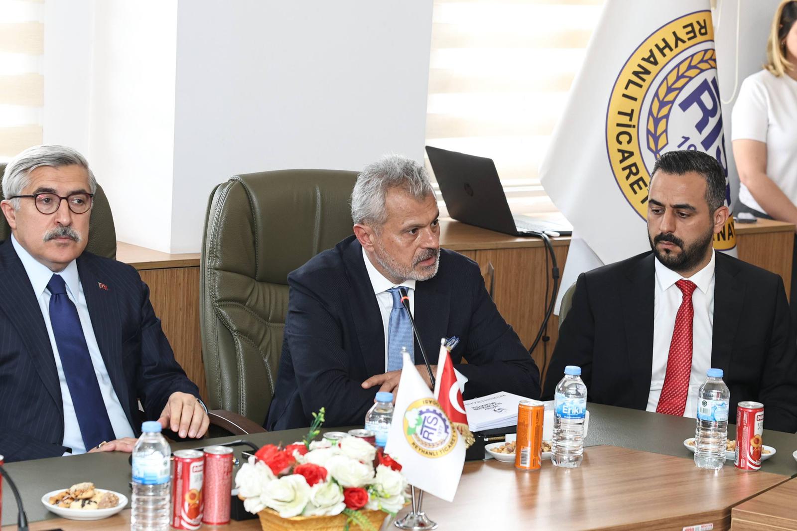 BAŞKAN ÖNTÜRK REYHANLI’DA TİCARET KURUMLARINI ZİYARET ETTİ