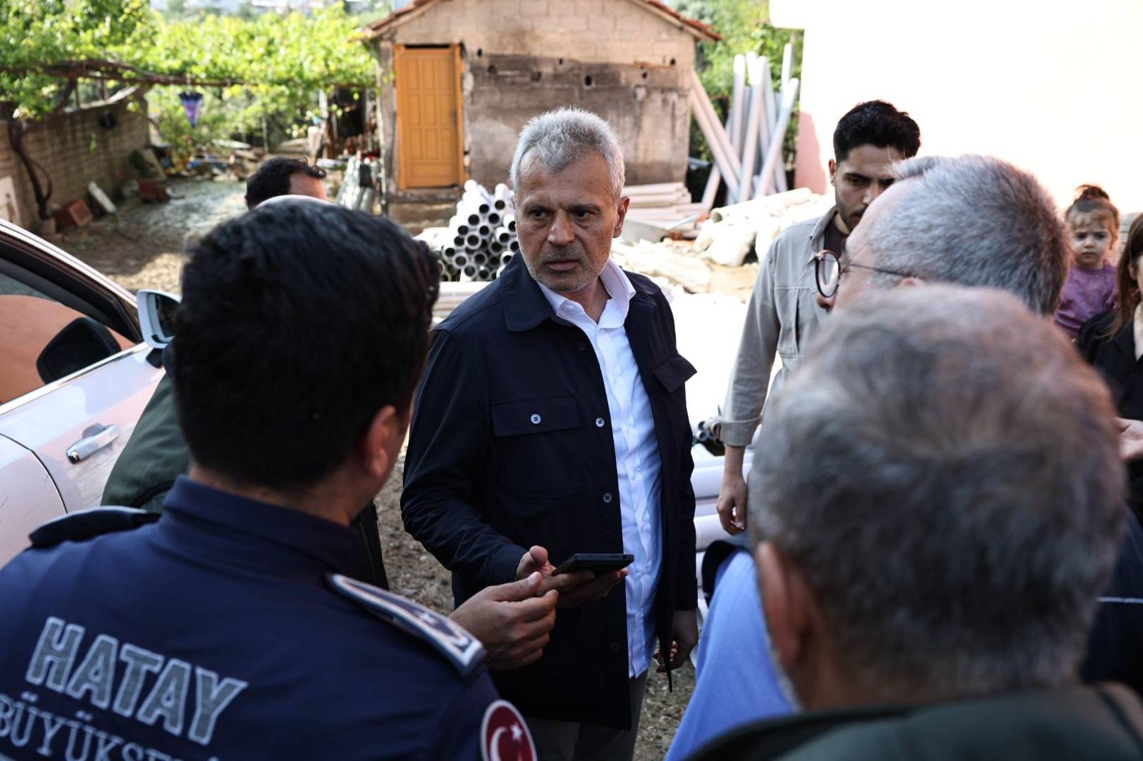 BAŞKAN ÖNTÜRK, SAHADA İNCELEMELER YAPIYOR