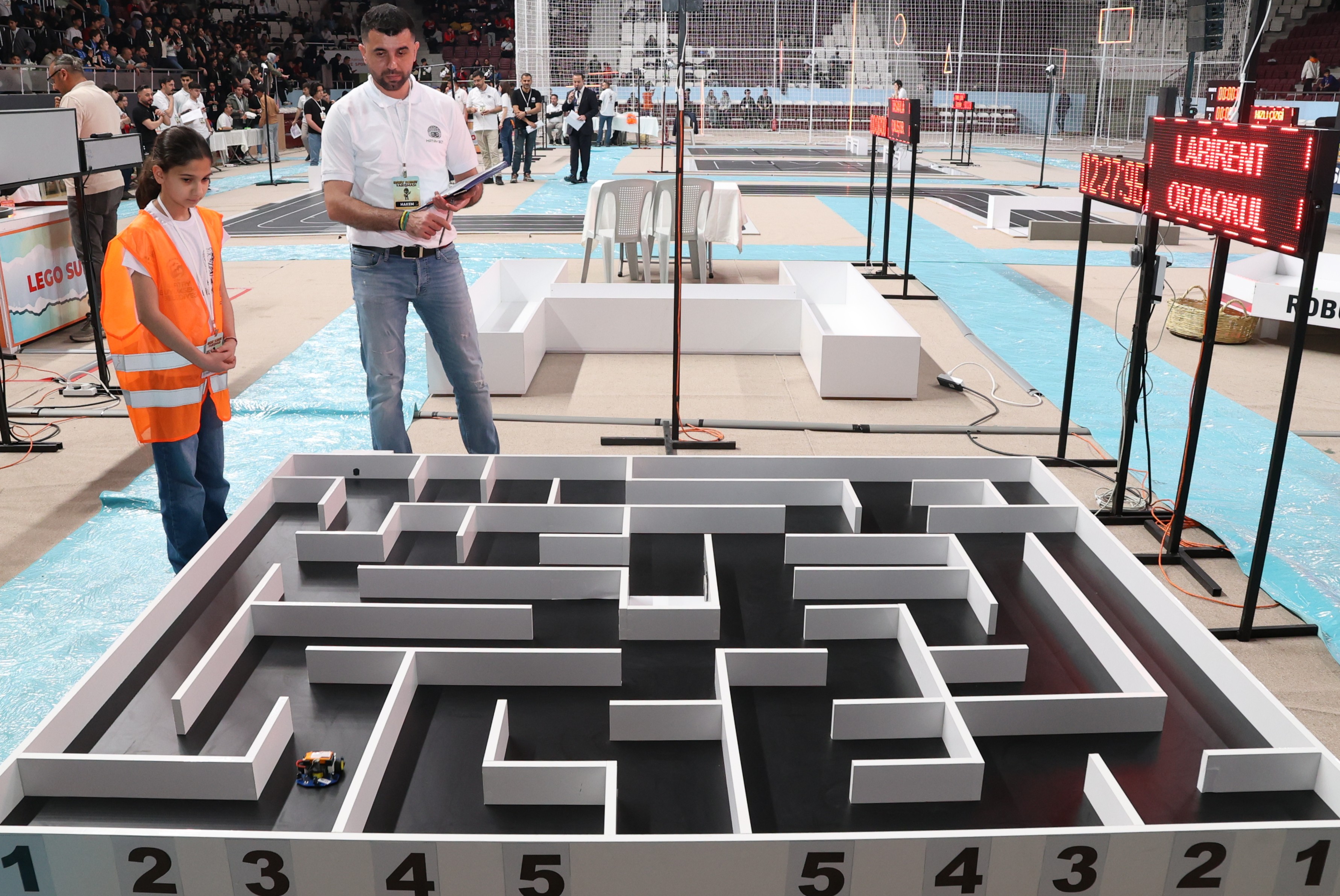 HATAYBOT TEKNOLOJİ YARIŞI FİNAL YOLUNDA 