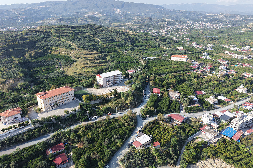 SAMANDAĞ KUŞALANI’NDA KRİTİK YOLA BETON ASFALT