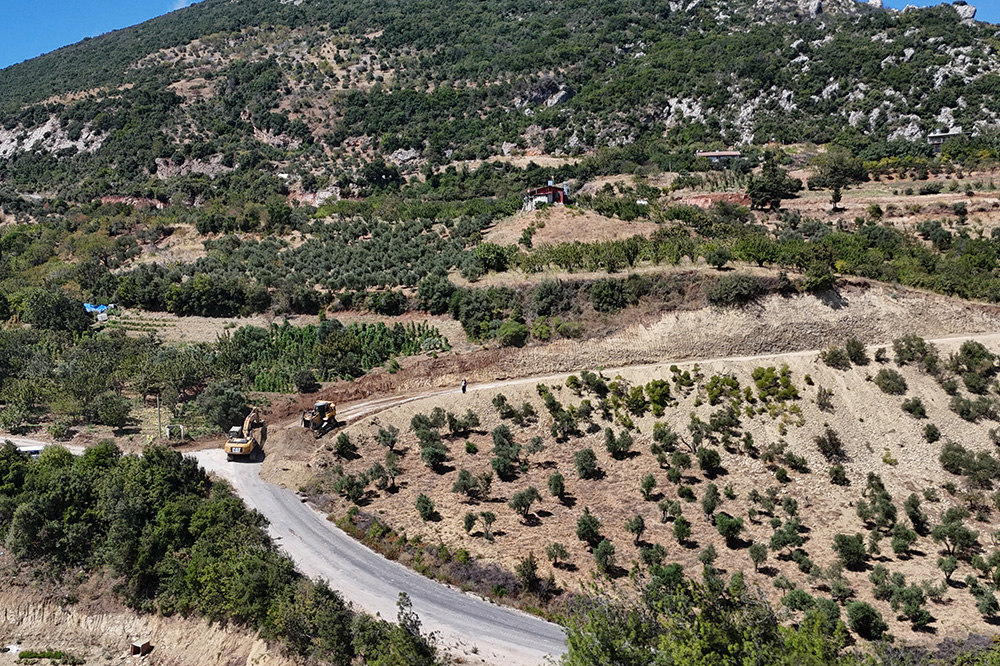 HBB’DEN BELEN BENLİDERE’DE ULAŞIMI RAHATLATACAK YOL ÇALIŞMASI