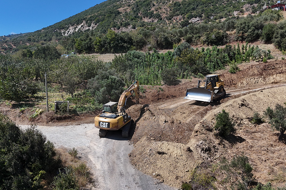 HBB’DEN BELEN BENLİDERE’DE ULAŞIMI RAHATLATACAK YOL ÇALIŞMASI