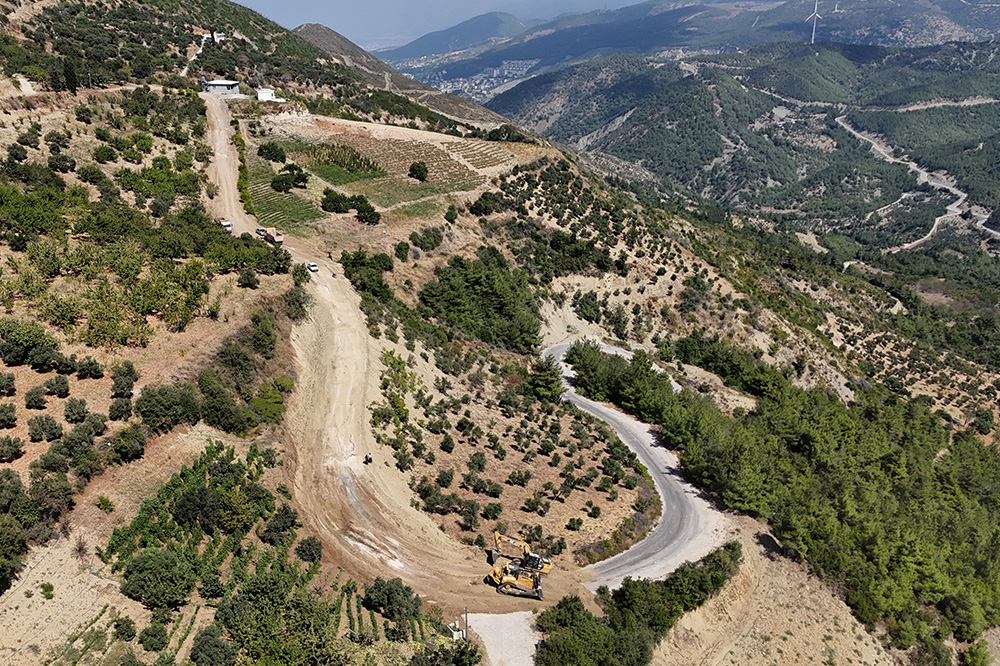 HBB’DEN BELEN BENLİDERE’DE ULAŞIMI RAHATLATACAK YOL ÇALIŞMASI