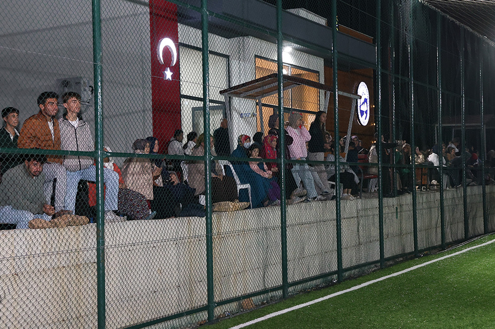 KADINLAR CUMHURİYET COŞKUSUNU HALI SAHADA YAŞADI