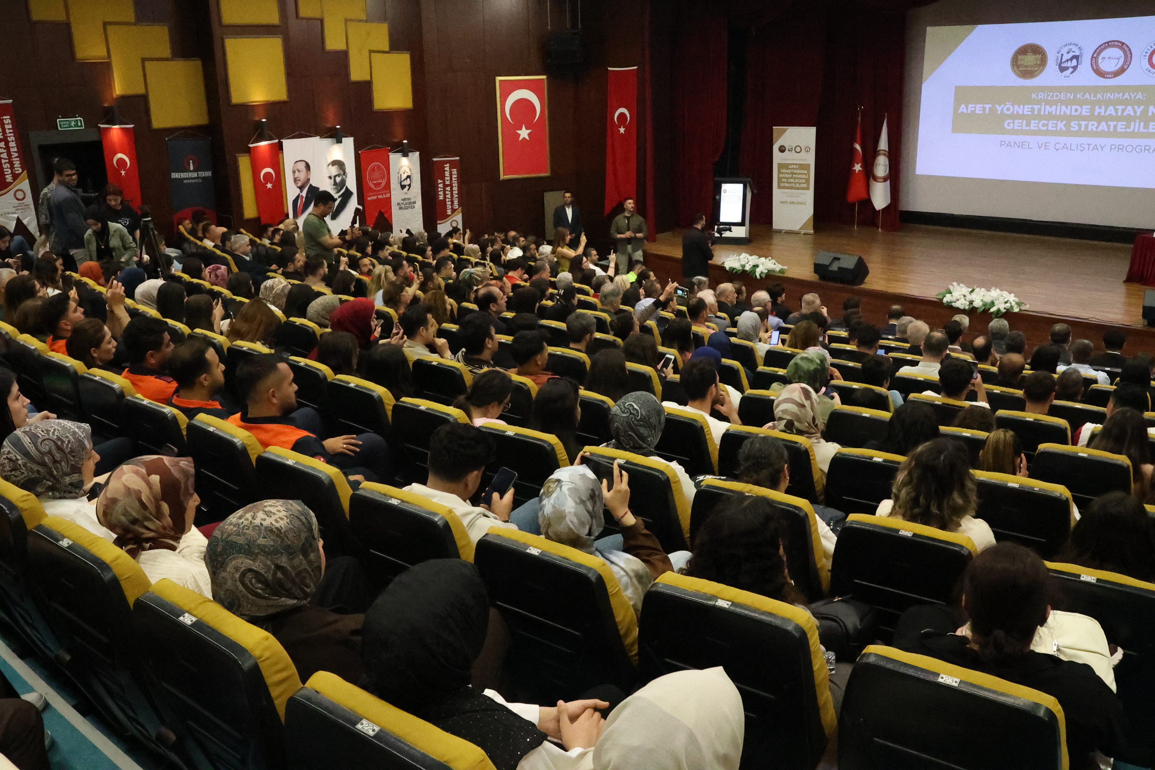 “KRİZDEN KALKINMAYA: AFET YÖNETİMİNDE HATAY MODELİ” ÇALIŞTAYI TAMAMLANDI