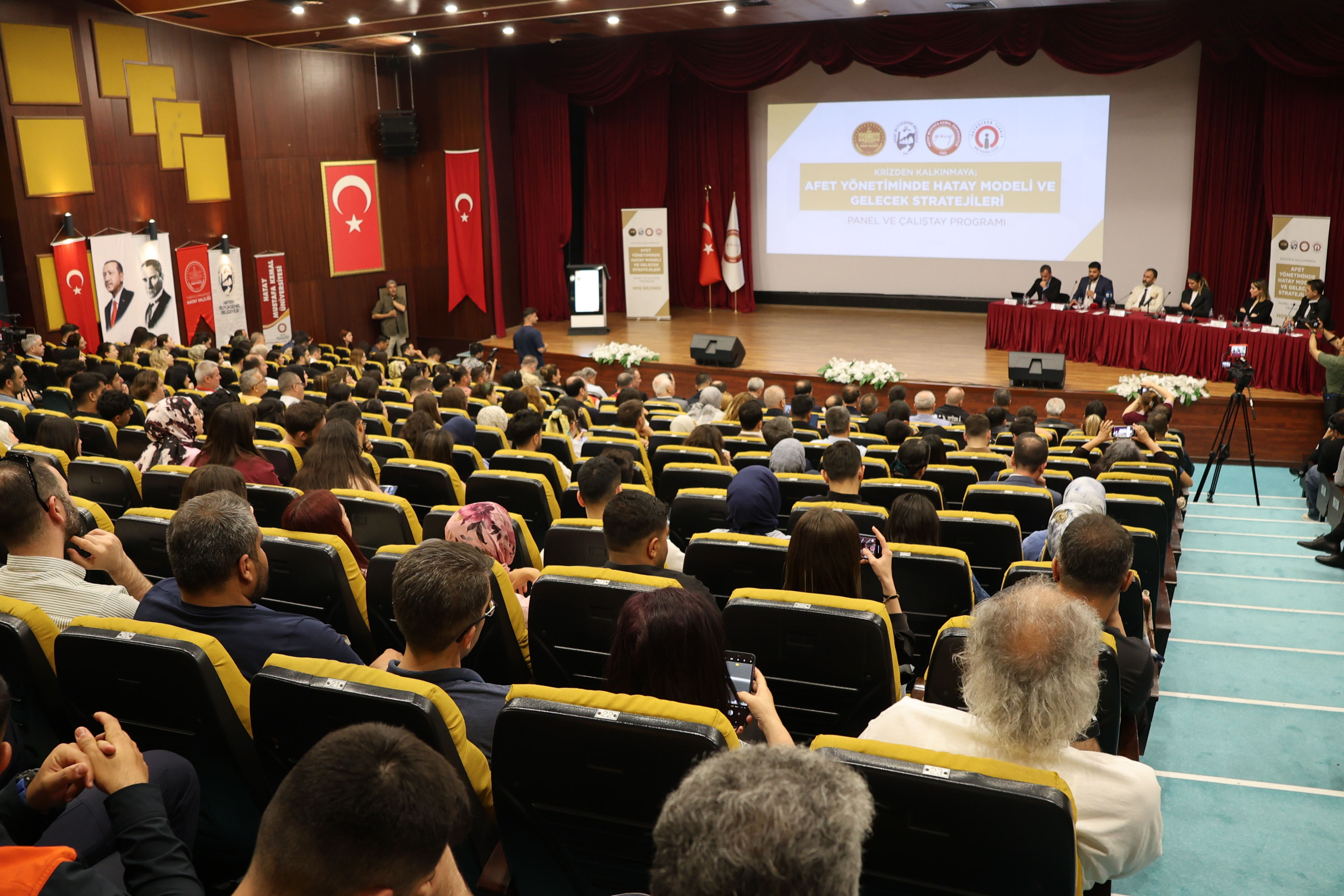 “KRİZDEN KALKINMAYA: AFET YÖNETİMİNDE HATAY MODELİ” ÇALIŞTAYI TAMAMLANDI