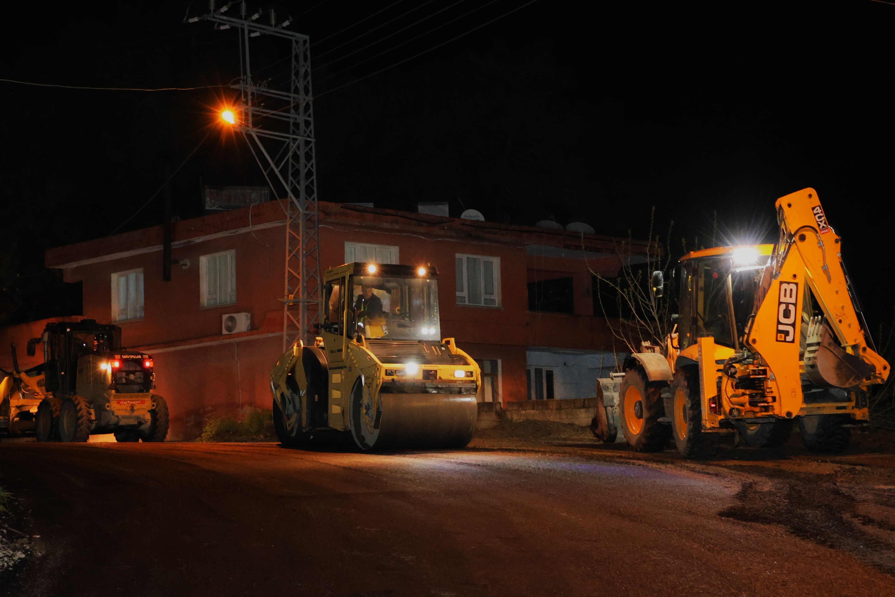 HBB VE ANTAKYA BELEDİYESİ YOL ÇALIŞMALARINA DEVAM EDİYOR
