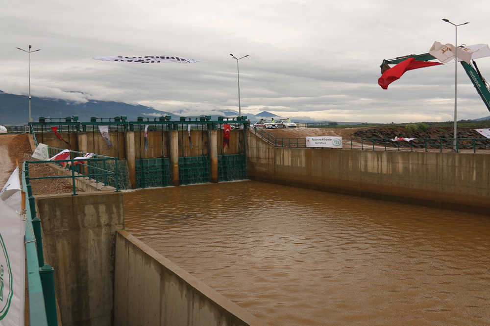 BAŞKAN ÖNTÜRK, TARIMA CAN SUYU OLACAK TESİSİN AÇILIŞINA KATILDI