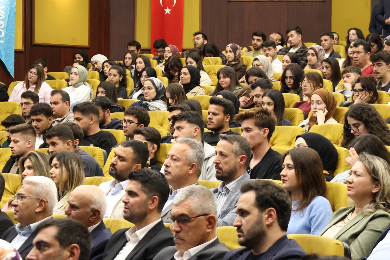 BAŞKAN ÖNTÜRK TÜGVA İHTİSAS AKADEMİ’DE GENÇLERLE BULUŞTU