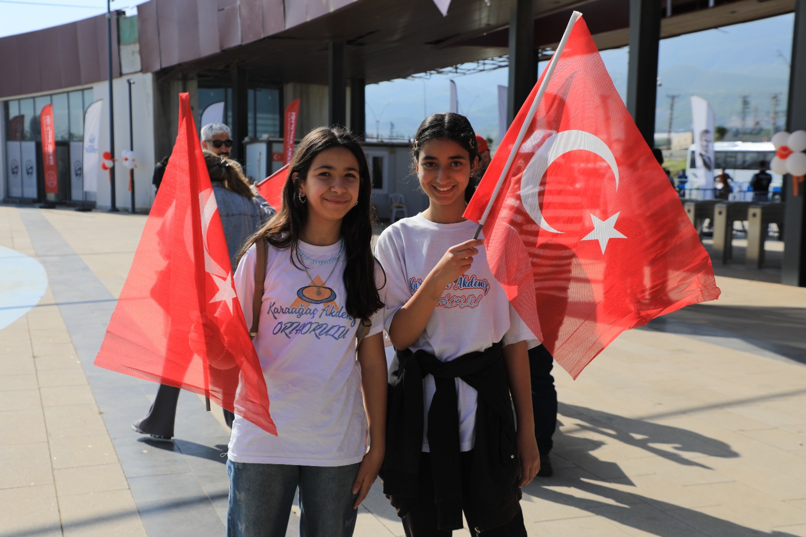 BAŞKAN ÖNTÜRK, 23 NİSAN’I ÇOCUKLARLA KUTLADI