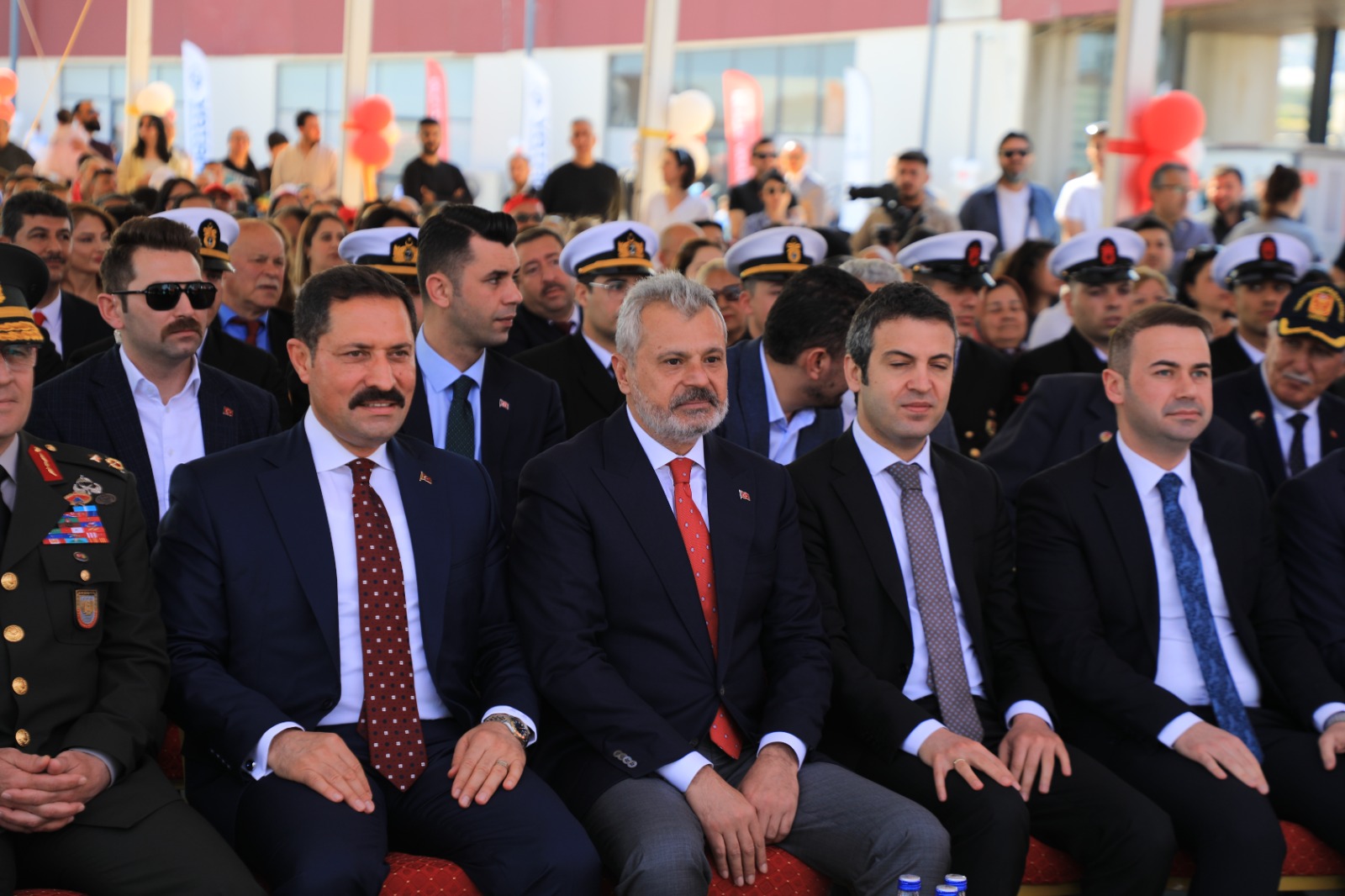 BAŞKAN ÖNTÜRK, 23 NİSAN’I ÇOCUKLARLA KUTLADI