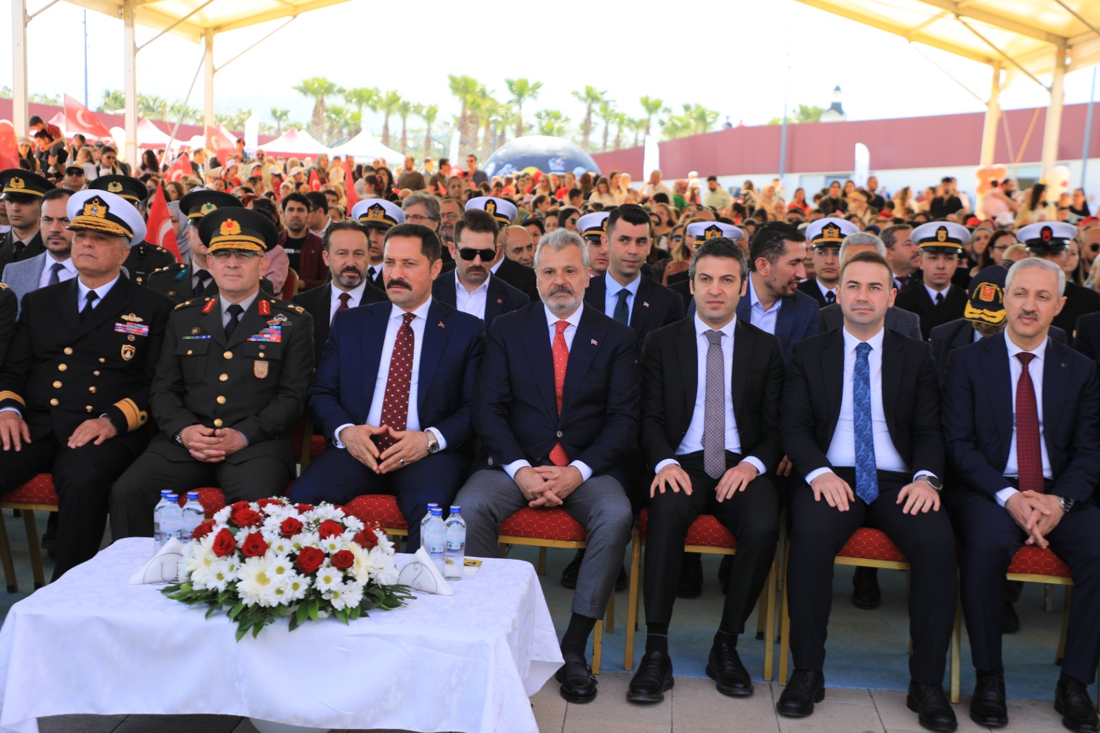 BAŞKAN ÖNTÜRK, 23 NİSAN’I ÇOCUKLARLA KUTLADI