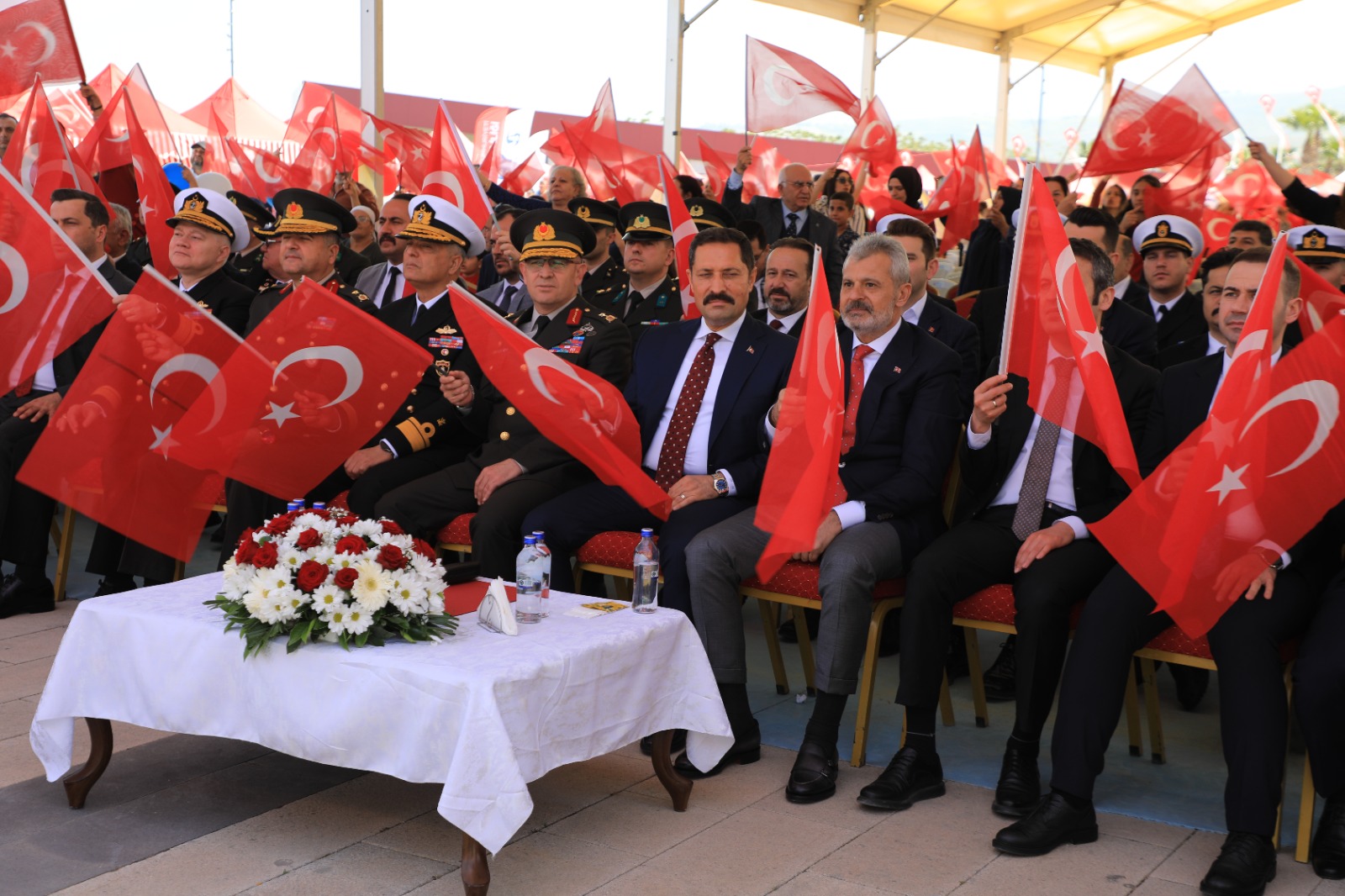 BAŞKAN ÖNTÜRK, 23 NİSAN’I ÇOCUKLARLA KUTLADI