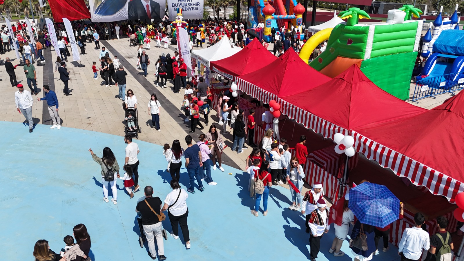 BAŞKAN ÖNTÜRK, 23 NİSAN’I ÇOCUKLARLA KUTLADI