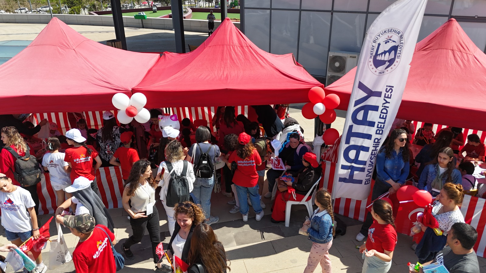 BAŞKAN ÖNTÜRK, 23 NİSAN’I ÇOCUKLARLA KUTLADI