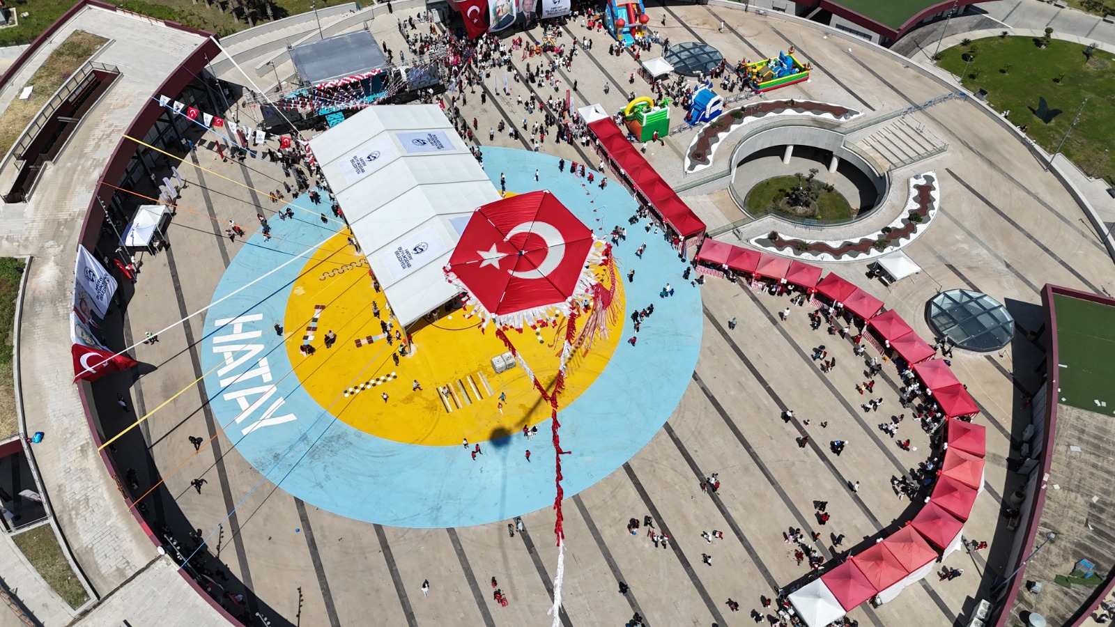 BAŞKAN ÖNTÜRK, 23 NİSAN’I ÇOCUKLARLA KUTLADI