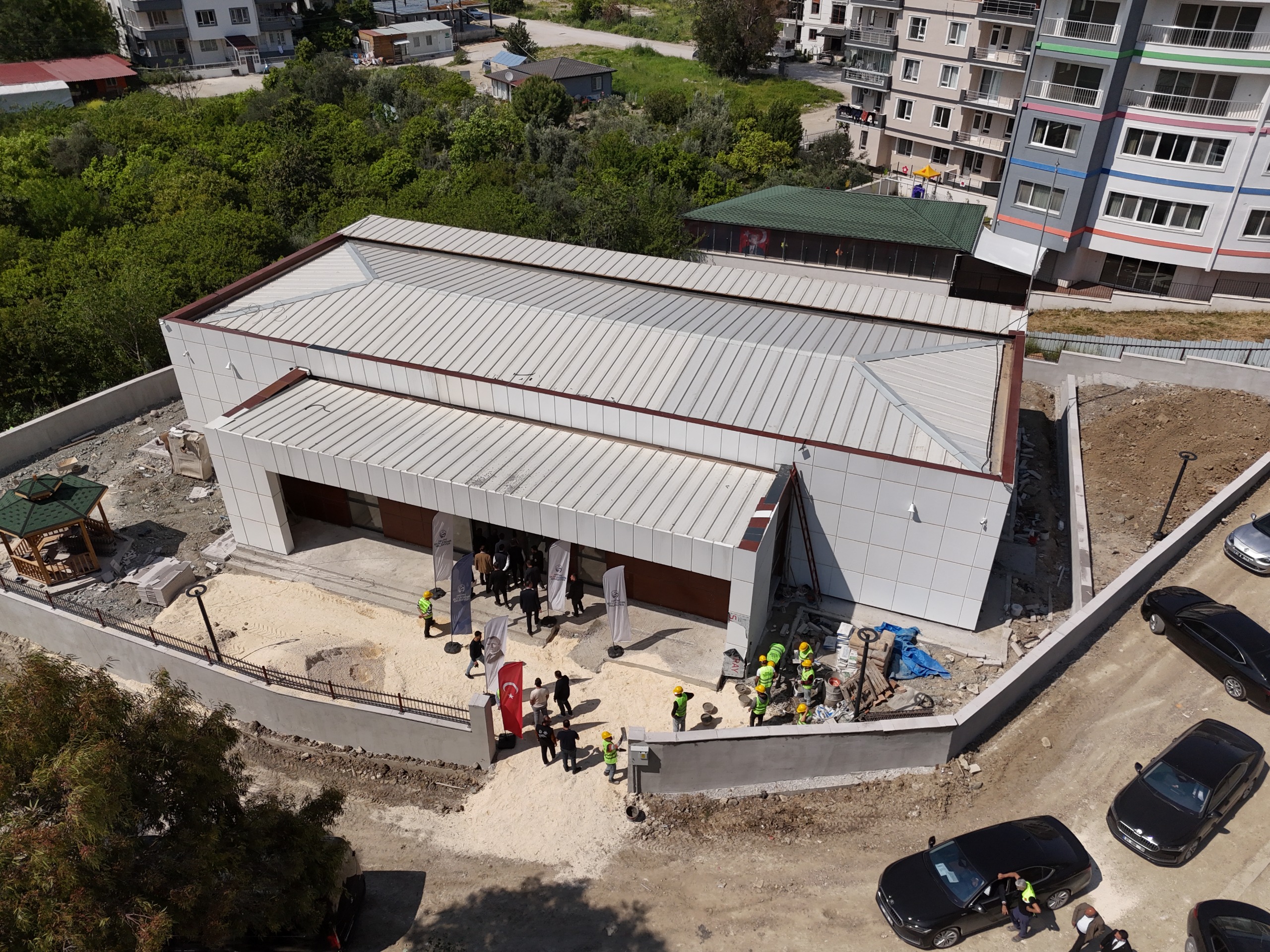 BAŞKAN ÖNTÜRK HBB'NİN DEFNE'DEKİ YATIRIMLARINI YERİNDE İNCELEDİ