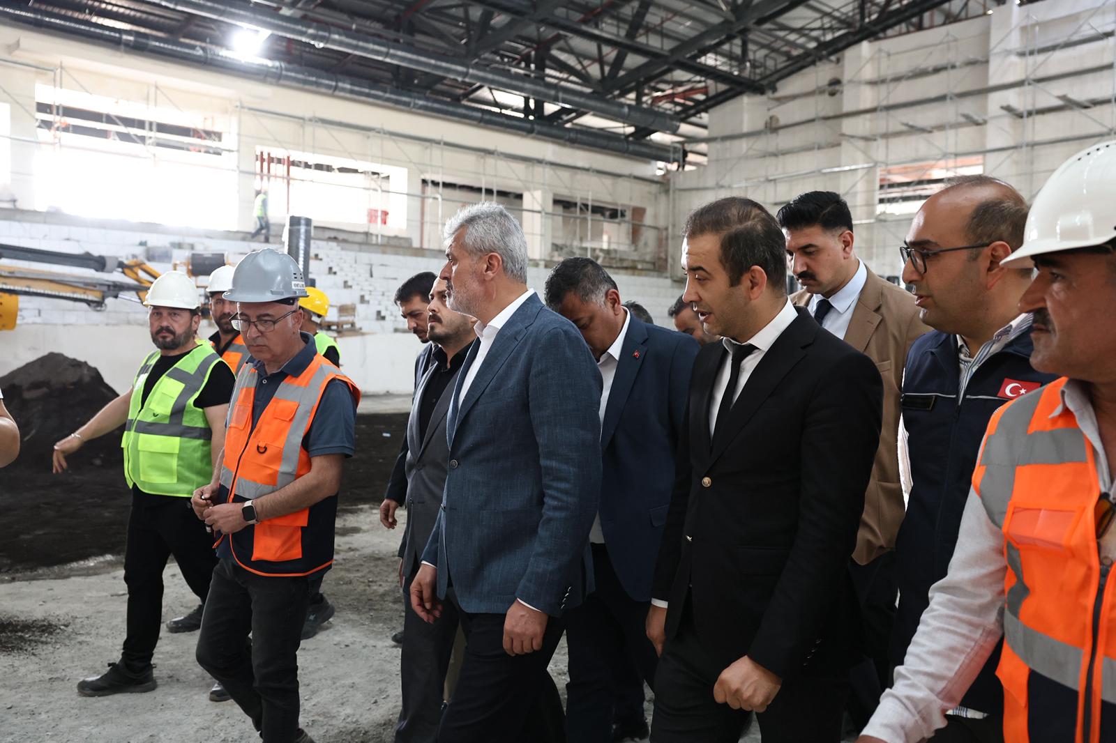 BAŞKAN ÖNTÜRK, DÖRTYOL SPOR SALONU İNŞAATINI DETAYLI ŞEKİLDE KONTROL ETTİ