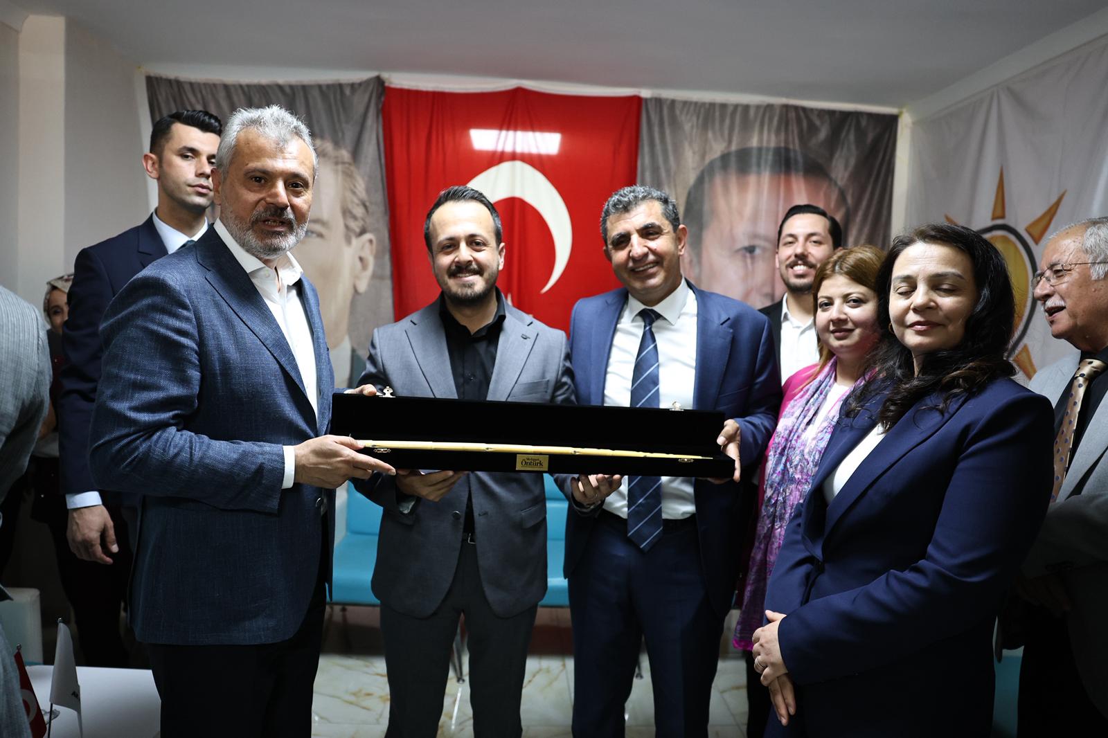 BAŞKAN ÖNTÜRK, DÖRTYOL MHP VE AK PARTİ TEŞKİLATLARINI ZİYARET ETTİ