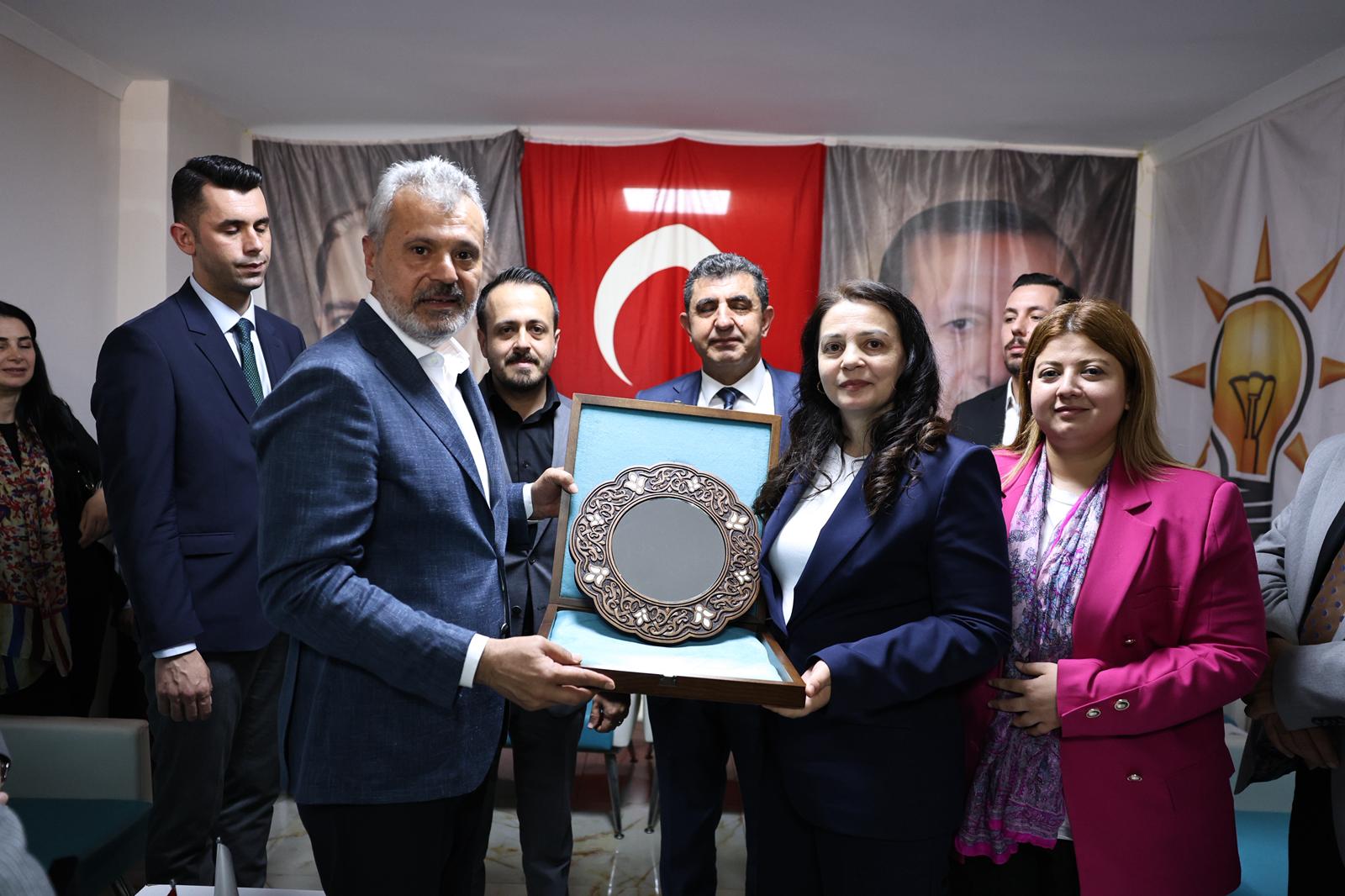 BAŞKAN ÖNTÜRK, DÖRTYOL MHP VE AK PARTİ TEŞKİLATLARINI ZİYARET ETTİ
