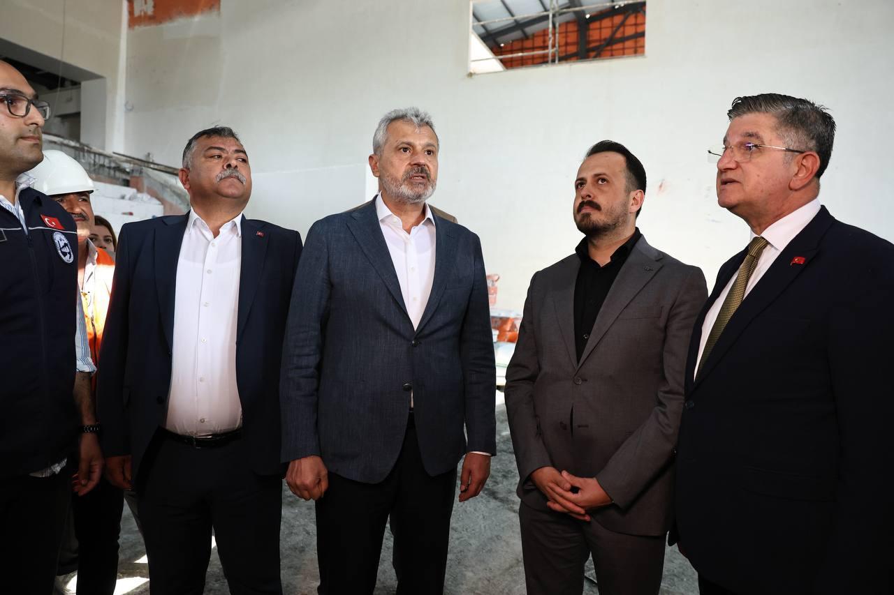 BAŞKAN ÖNTÜRK, DÖRTYOL SPOR SALONU İNŞAATINI DETAYLI ŞEKİLDE KONTROL ETTİ