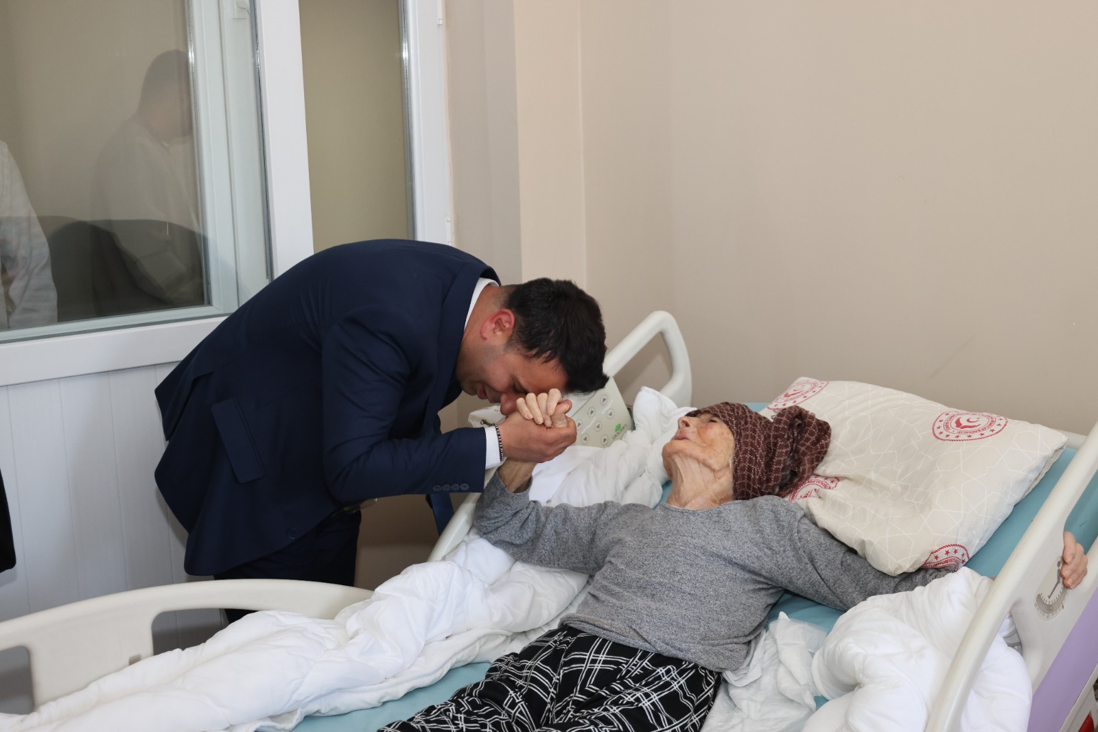 HBB’DEN HUZUREVİ’NE ANNELER GÜNÜ ZİYARETİ