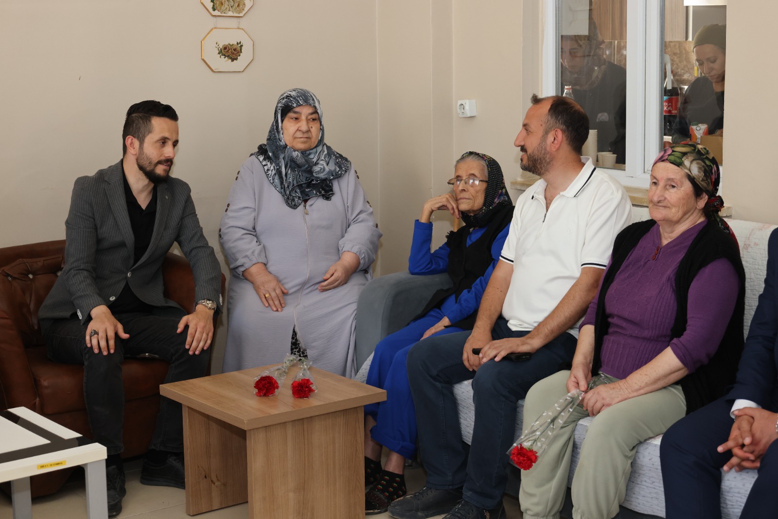 HBB’DEN HUZUREVİ’NE ANNELER GÜNÜ ZİYARETİ