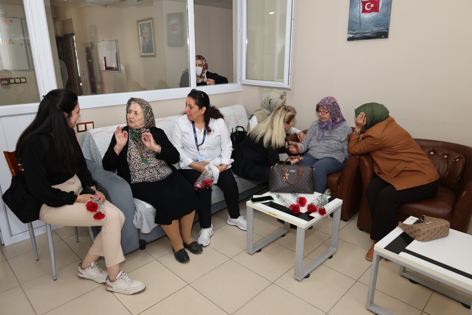 HBB’DEN HUZUREVİ’NE ANNELER GÜNÜ ZİYARETİ