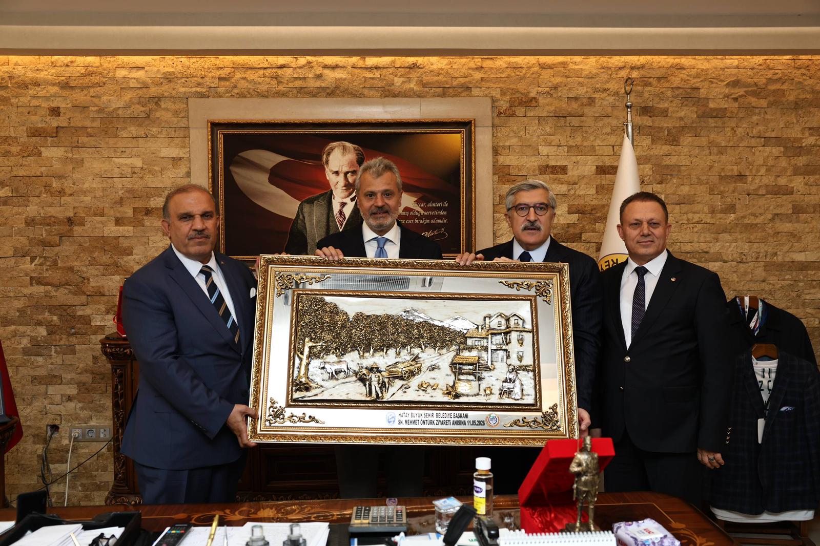 BAŞKAN ÖNTÜRK REYHANLI’DA TİCARET KURUMLARINI ZİYARET ETTİ