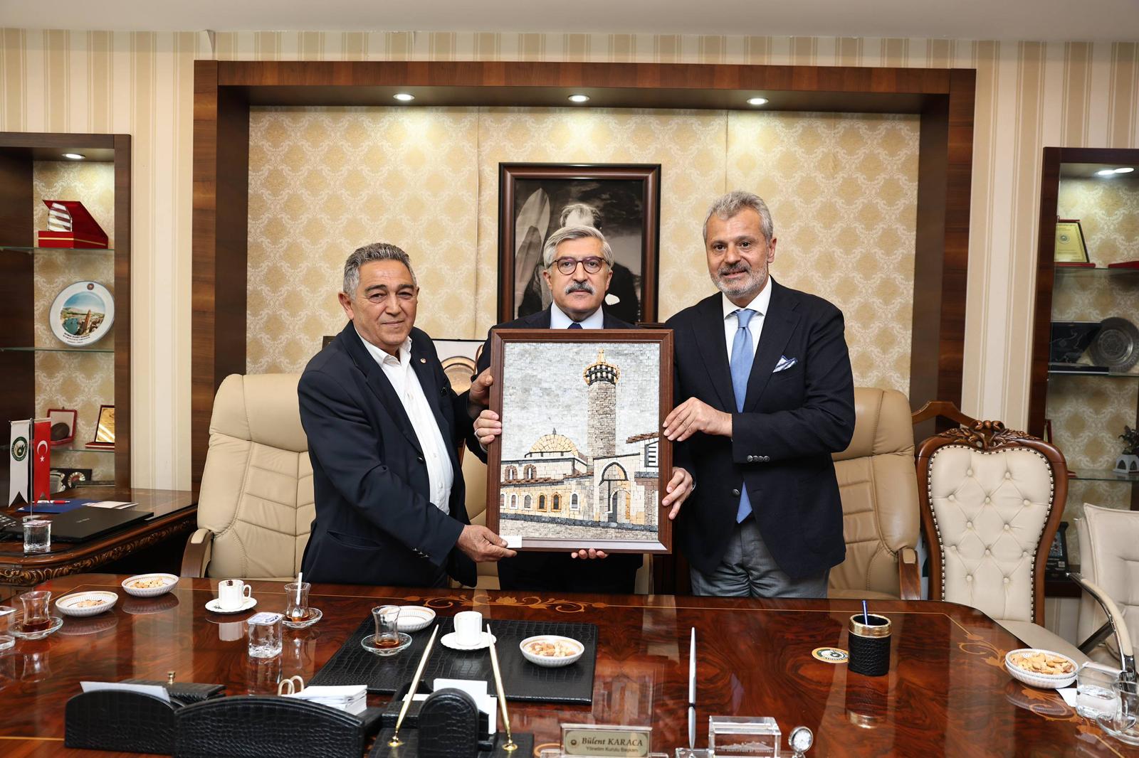 BAŞKAN ÖNTÜRK REYHANLI’DA TİCARET KURUMLARINI ZİYARET ETTİ
