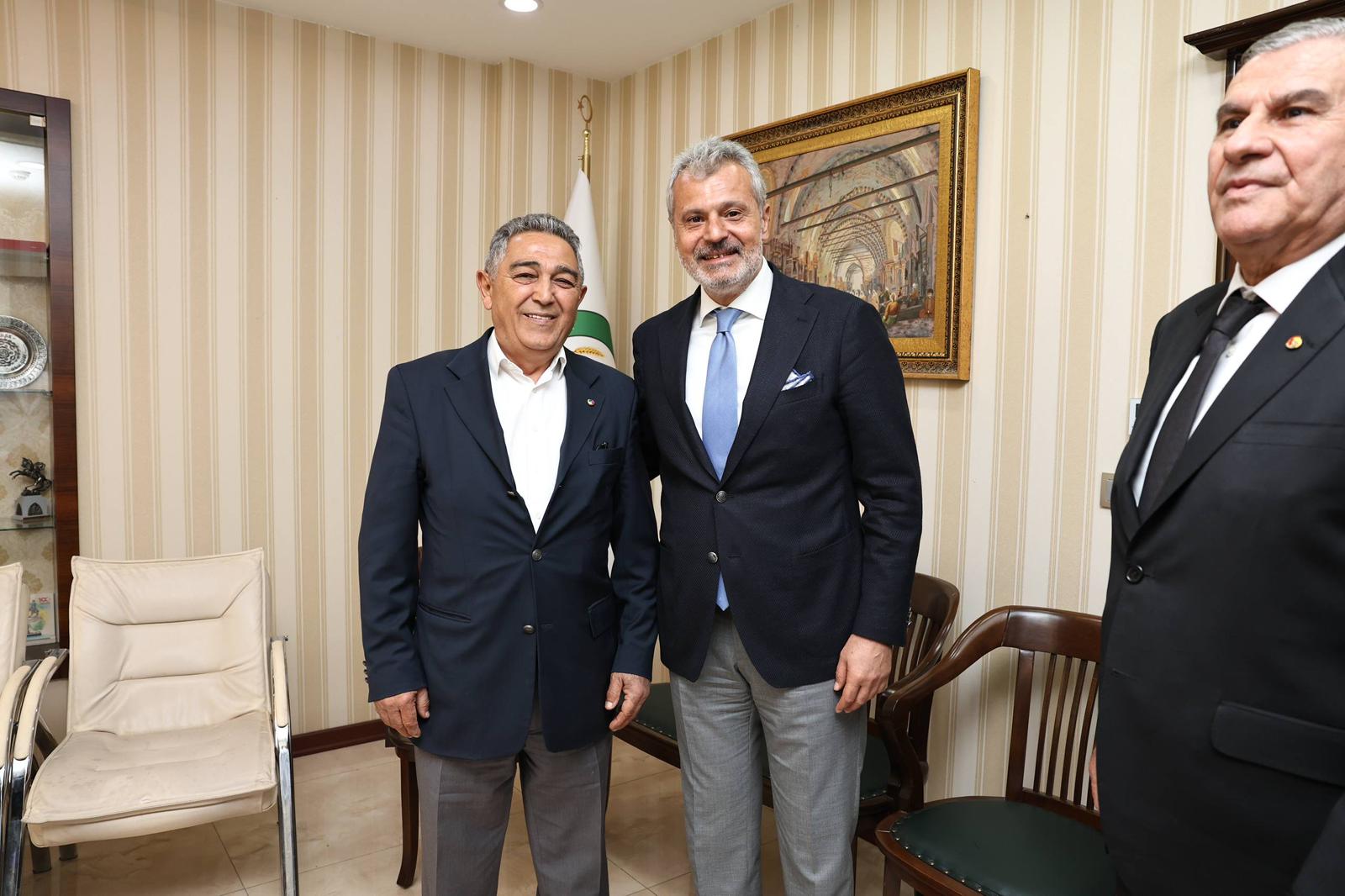 BAŞKAN ÖNTÜRK REYHANLI’DA TİCARET KURUMLARINI ZİYARET ETTİ