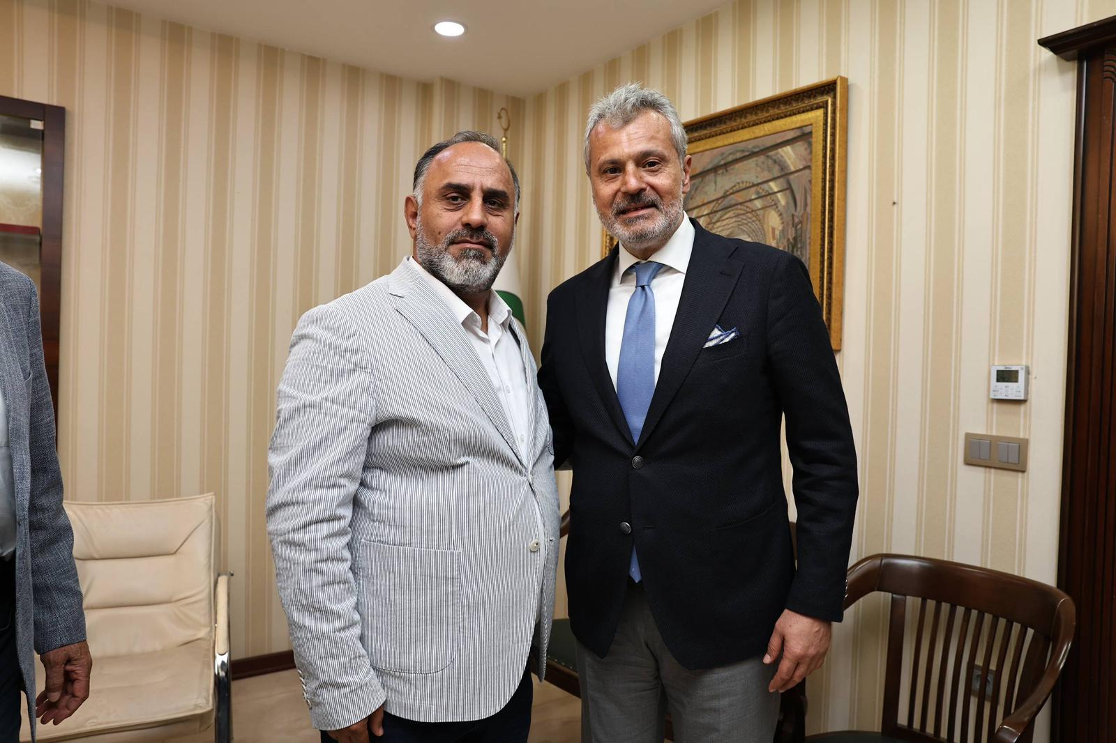 BAŞKAN ÖNTÜRK REYHANLI’DA TİCARET KURUMLARINI ZİYARET ETTİ
