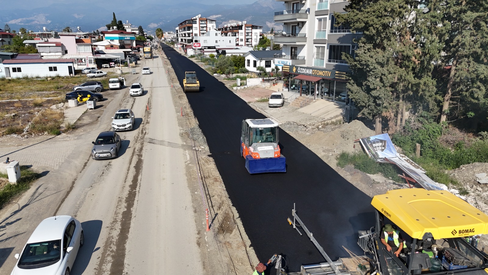 ARSUZ KARAAĞAÇ MAHALLESİ’NDEKİ PRESTİJ CADDE PROJESİ SÜRÜYOR