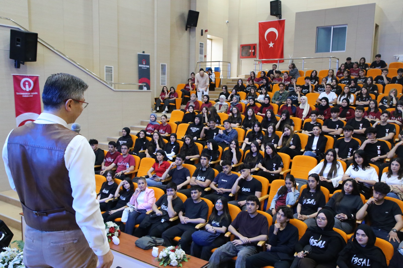 HBB, ÖĞRENCİLERİ SINAV SÜRECİNDE YALNIZ BIRAKMIYOR