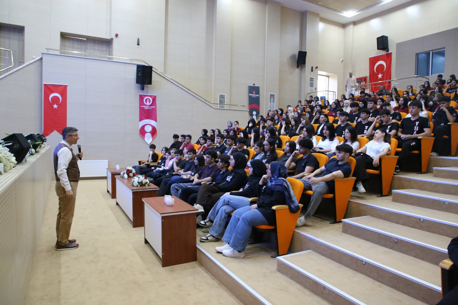 HBB, ÖĞRENCİLERİ SINAV SÜRECİNDE YALNIZ BIRAKMIYOR
