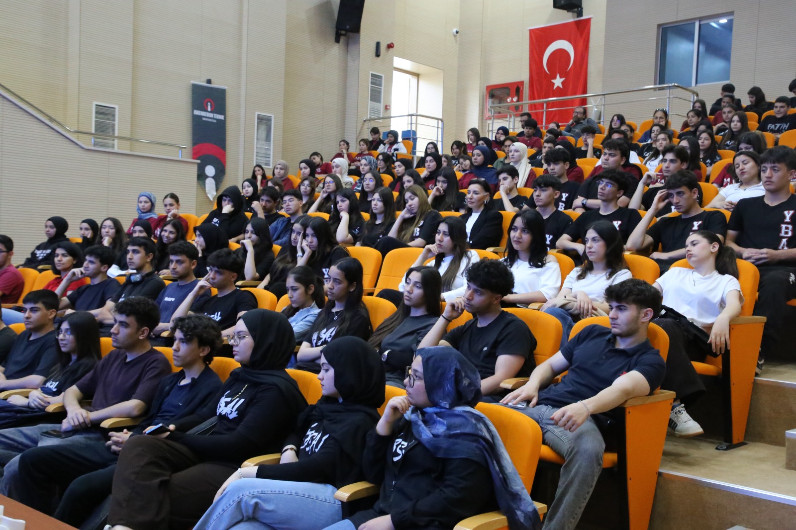 HBB, ÖĞRENCİLERİ SINAV SÜRECİNDE YALNIZ BIRAKMIYOR