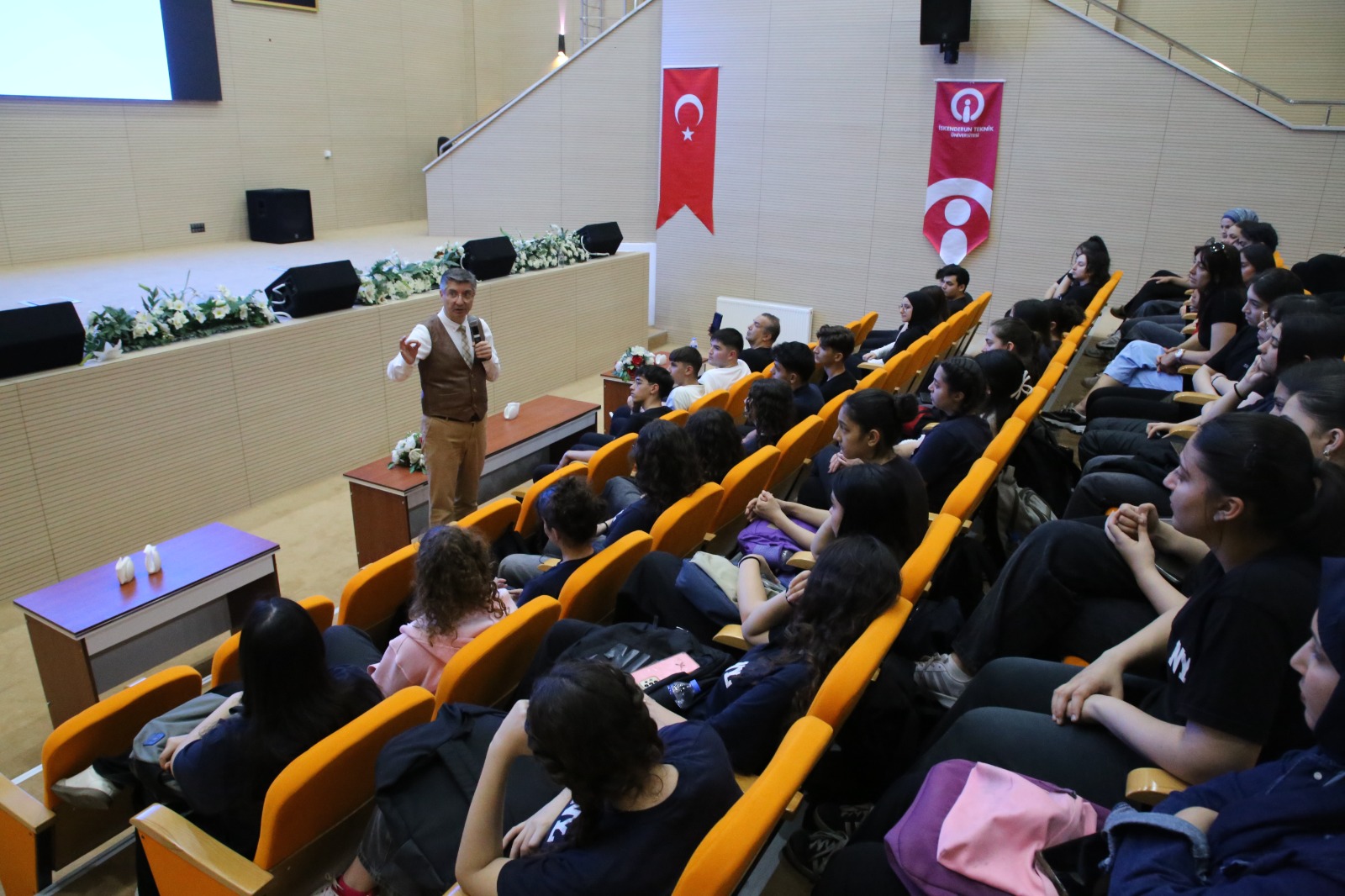 HBB, ÖĞRENCİLERİ SINAV SÜRECİNDE YALNIZ BIRAKMIYOR